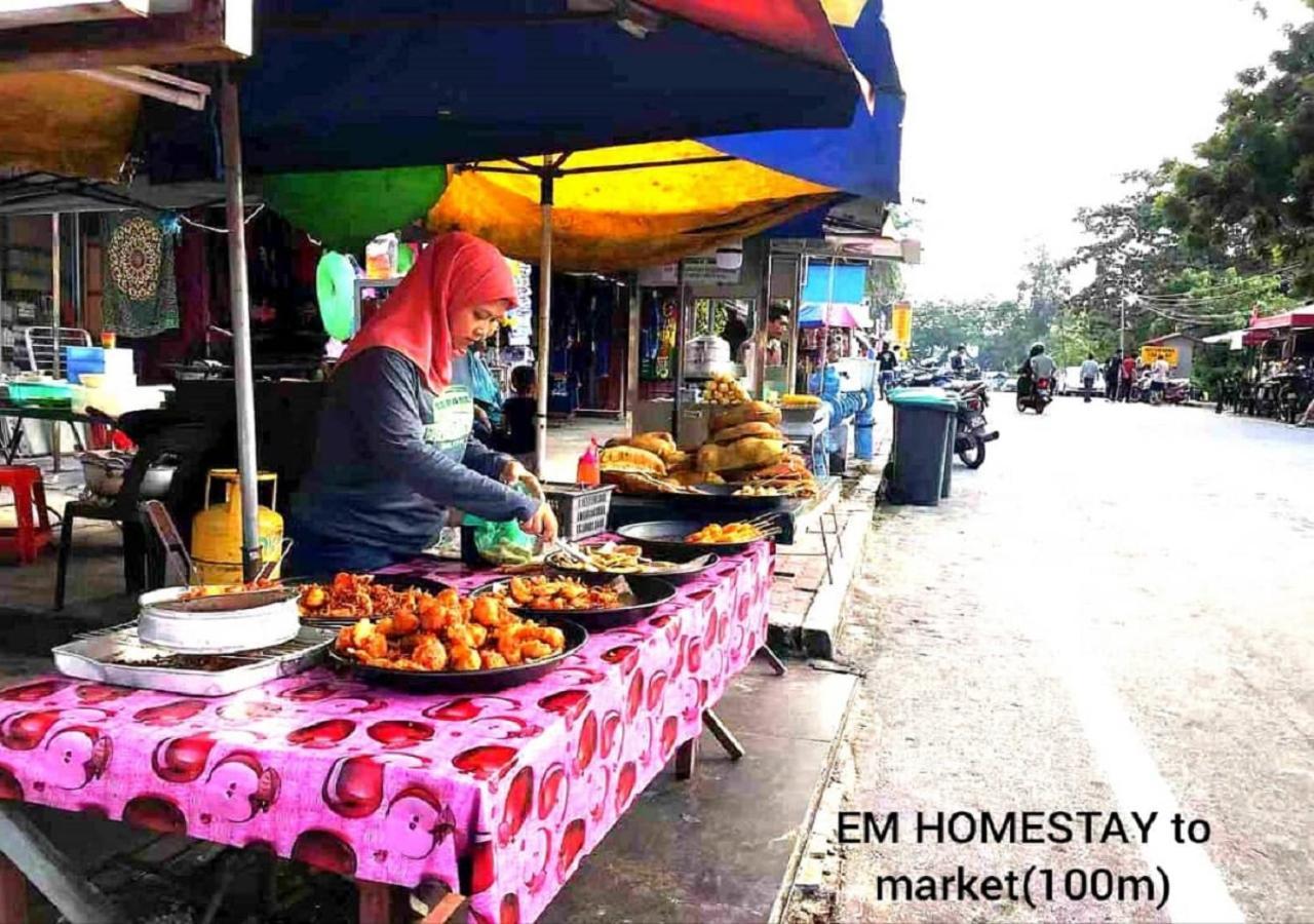 Em Homestay Pekan Pangkor Eksteriør bilde